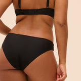 Simone Perele Romance Brief