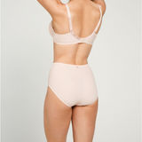 Louisa Bracq Elise Full Brief